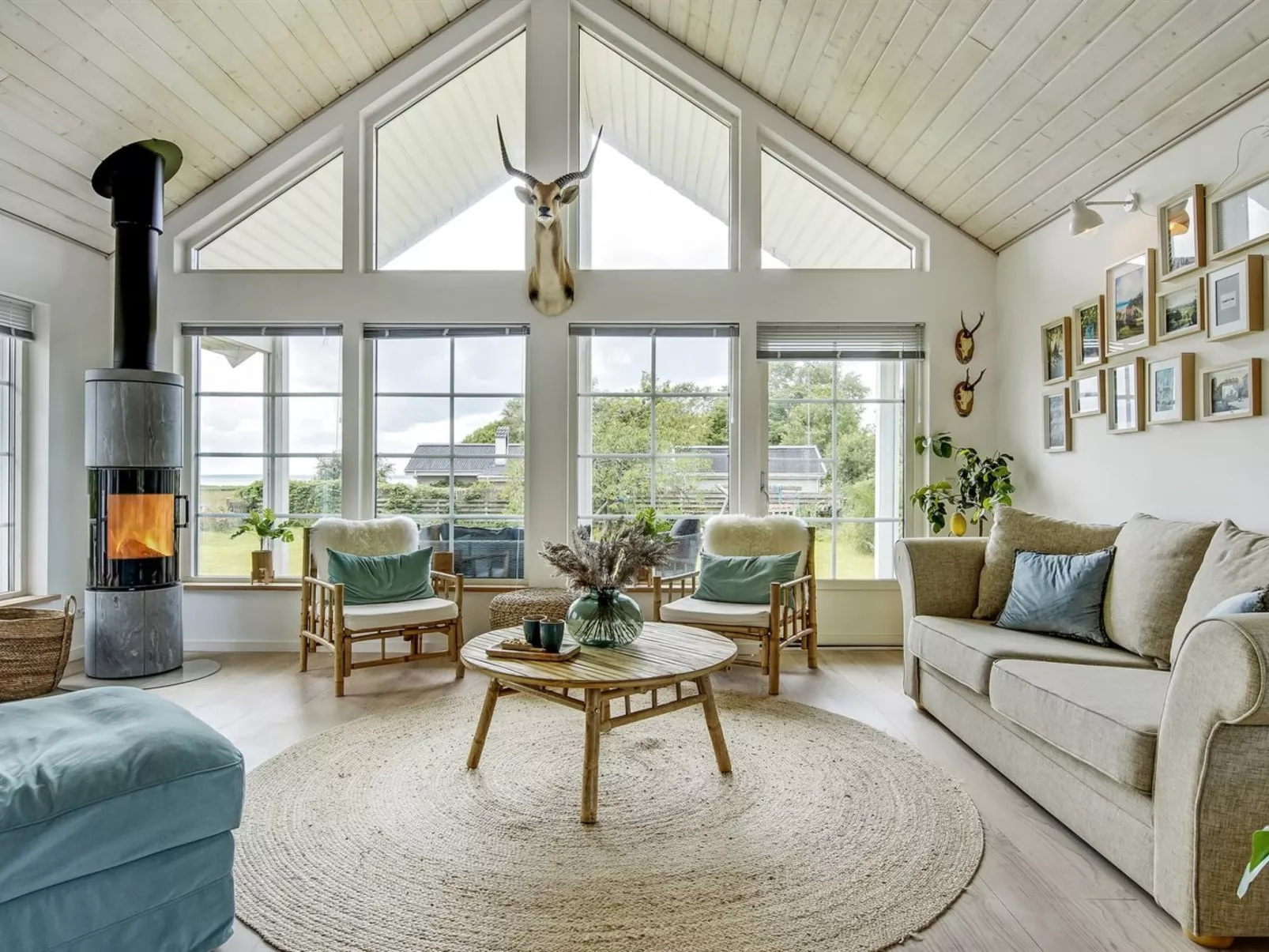 "Bernadete" - 50m to the fjord-Inside