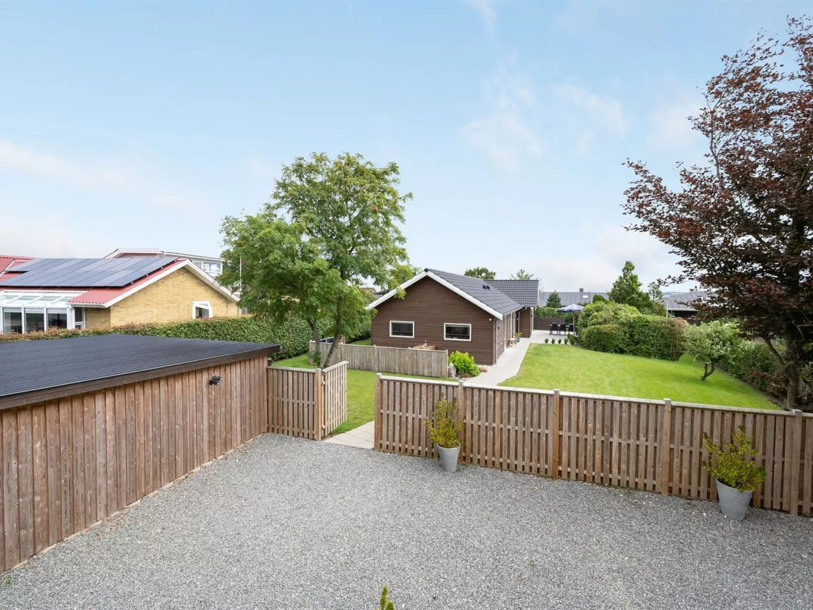 "Regni" - 300m to the fjord-Outside