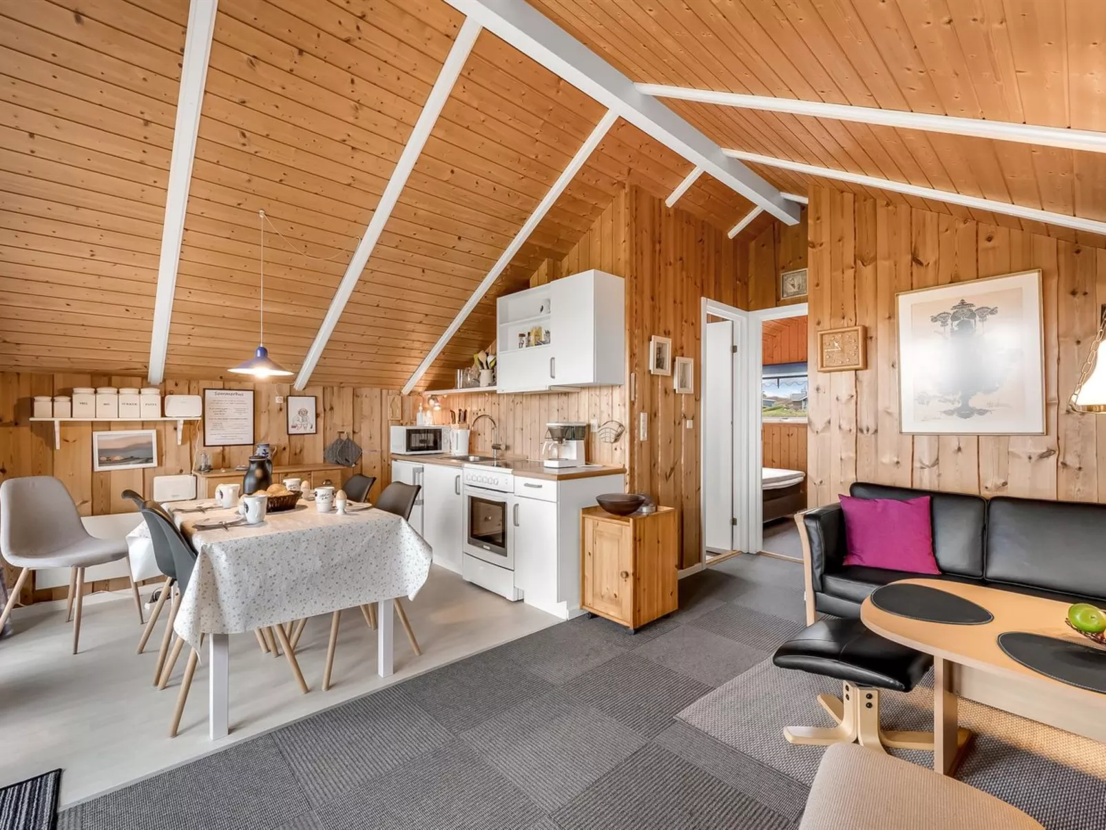 "Lonne" - 750m to the fjord-Inside