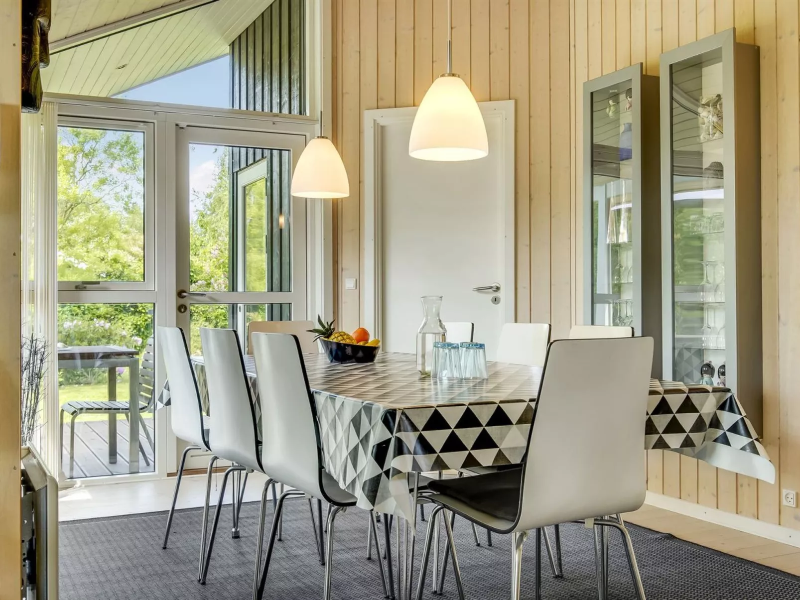 "Anemone" - 700m from the sea-Drinnen