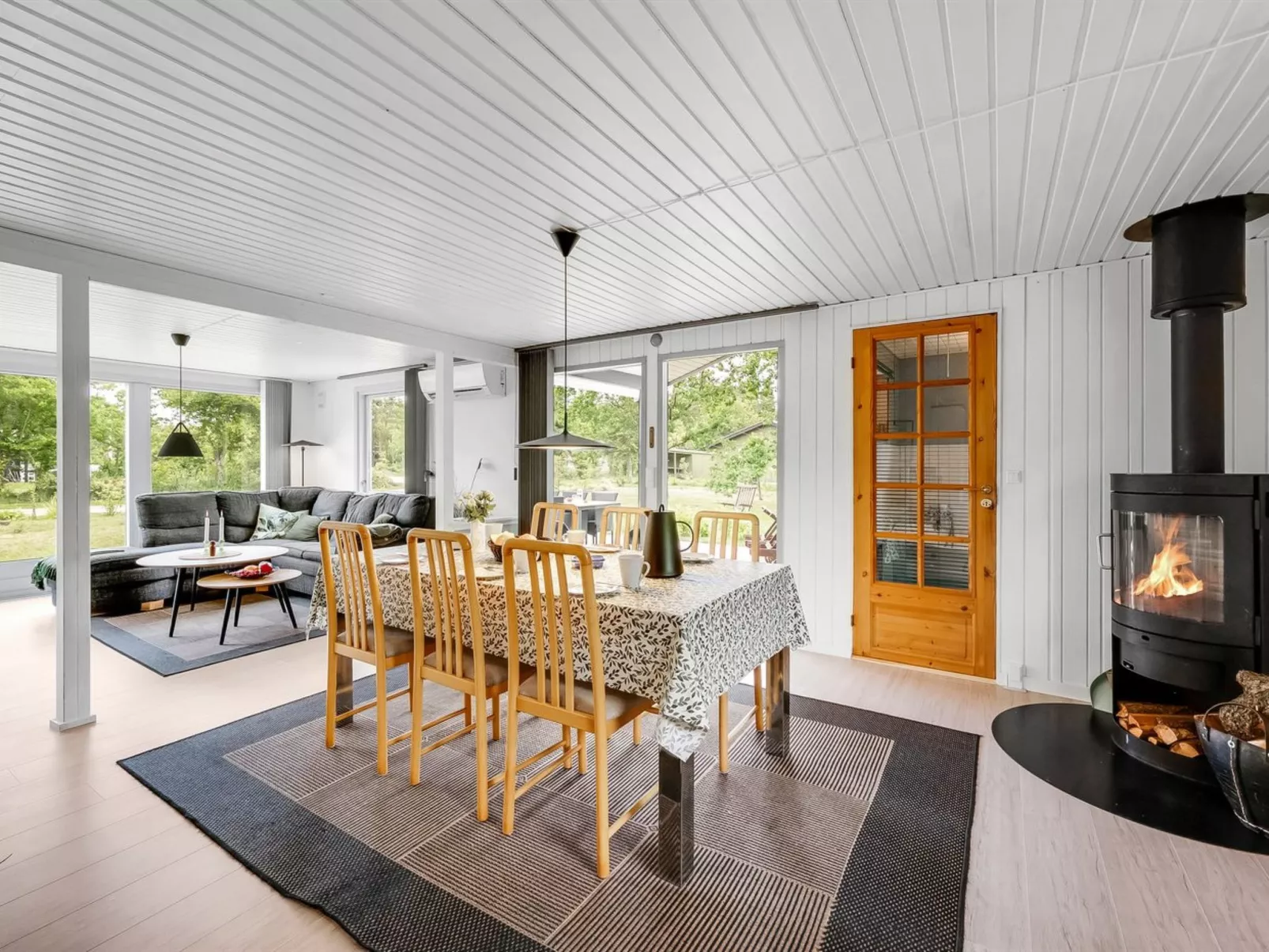 "Embla" - 500m to the fjord-Dedans