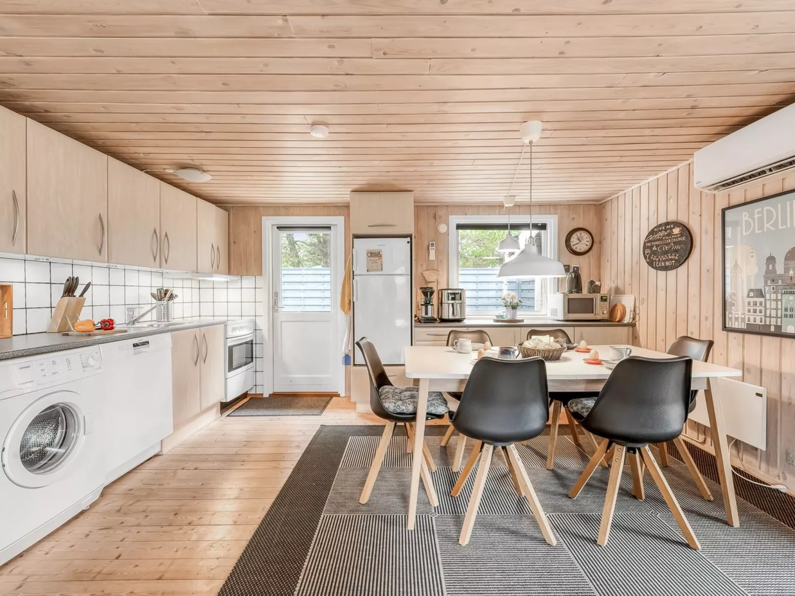 "Toimi" - 500m to the fjord-Inside