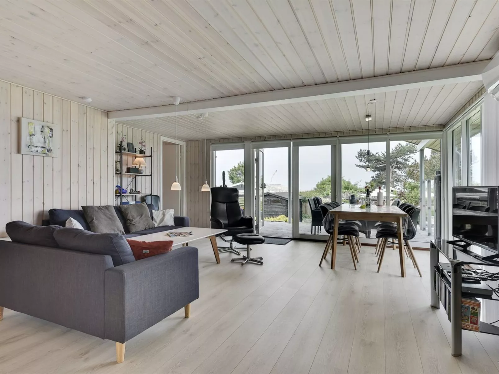 "Loi" - 200m from the sea-Inside