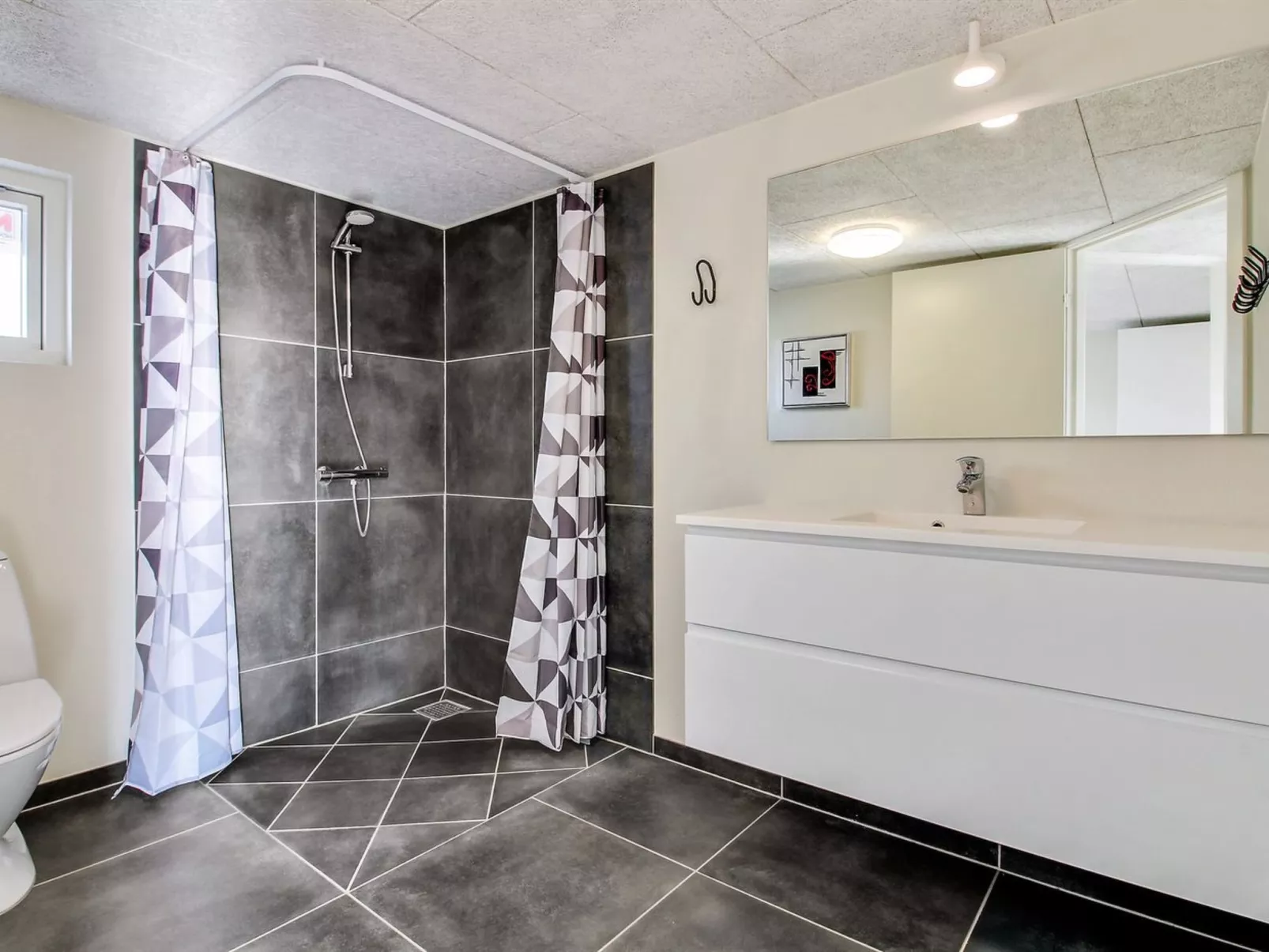 "Yakari" - 300m from the sea-Inside