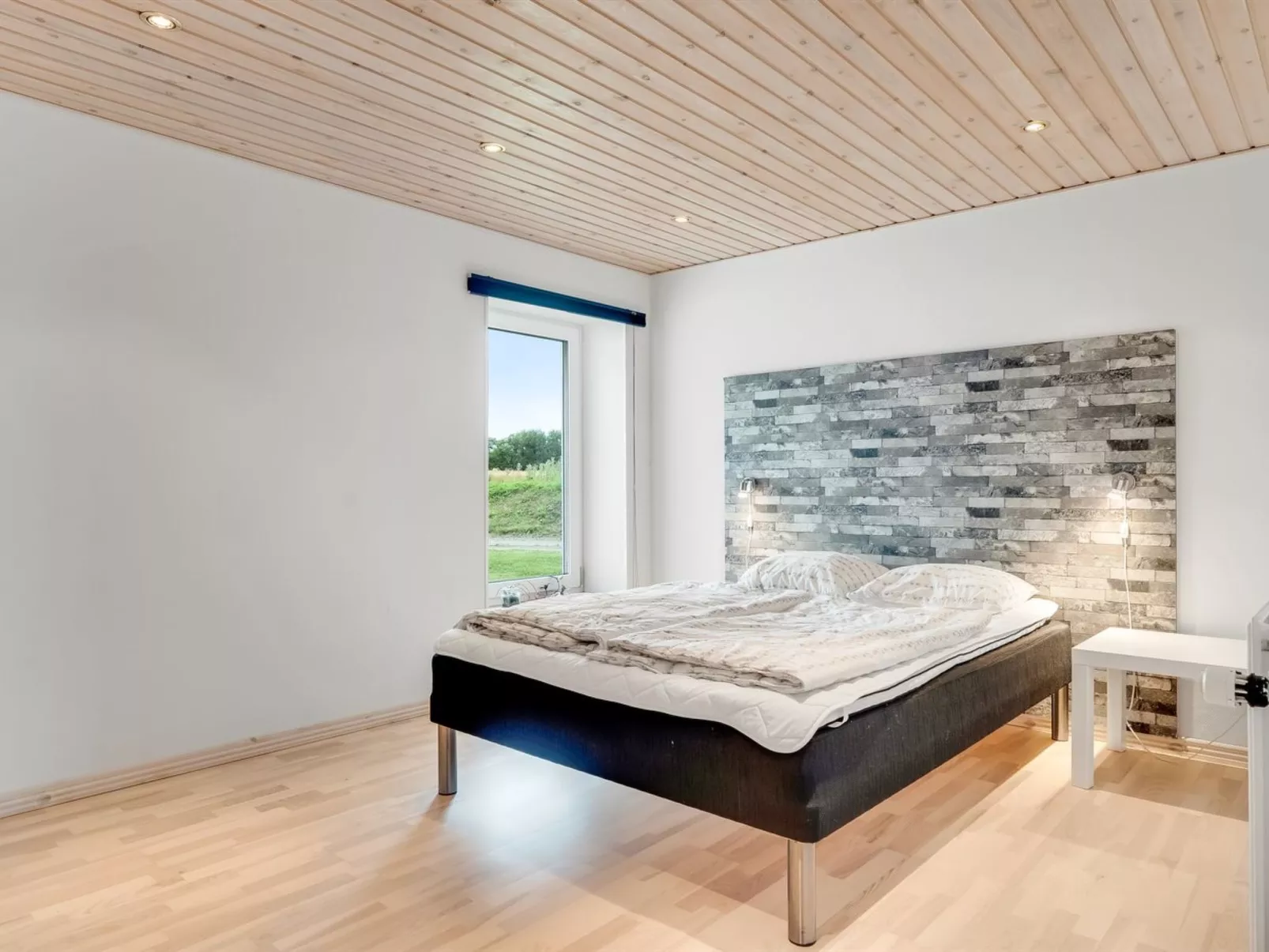 "Folkar" - 3km to the fjord-Inside