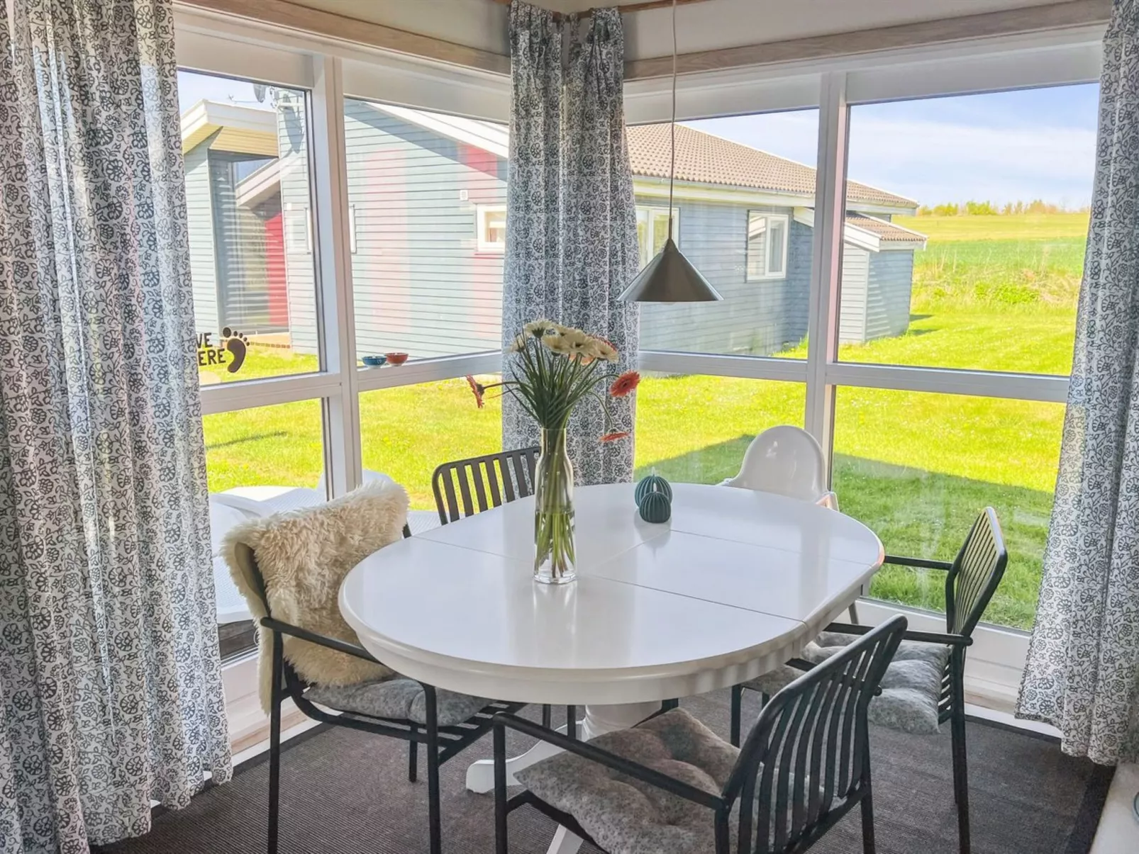 "Carlie" - 2.8km from the sea-Inside