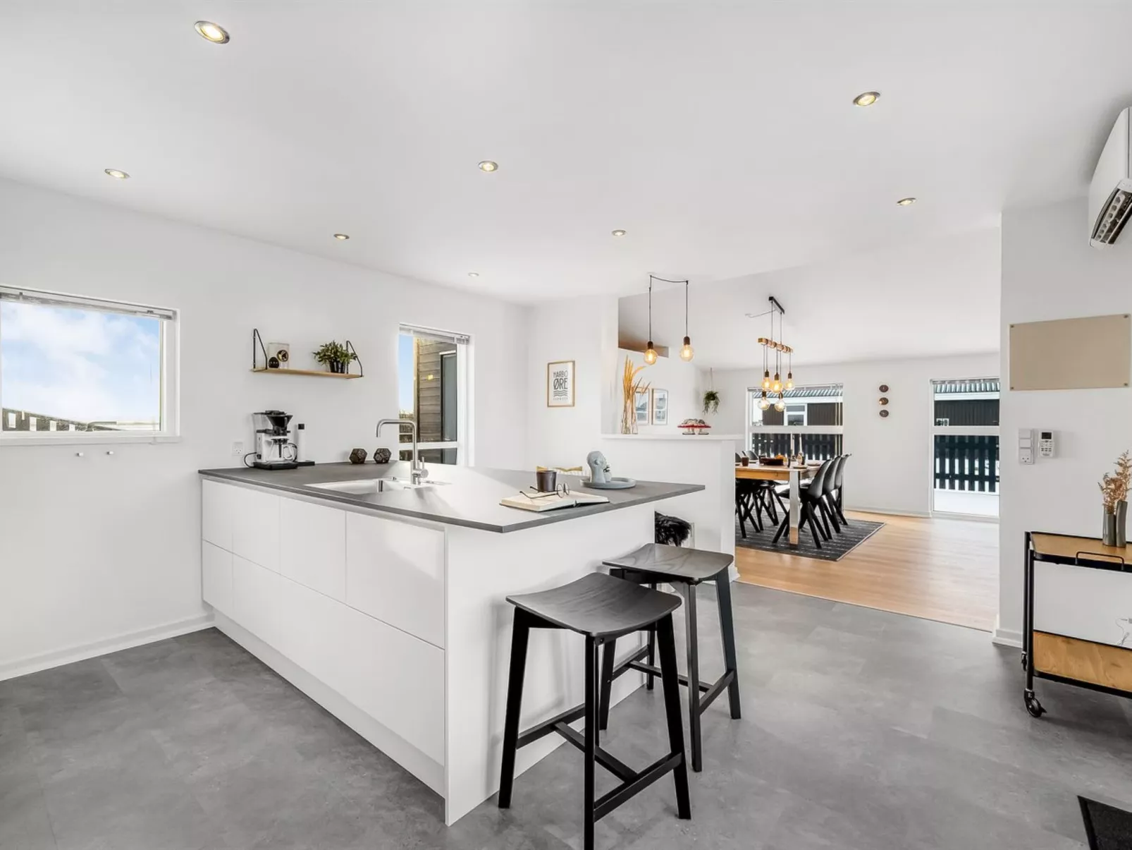 "Damaskin" - 300m from the sea-Drinnen