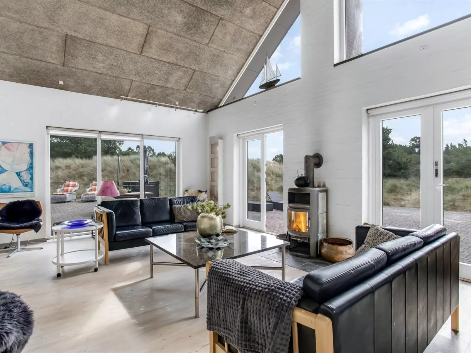 "Sjamme" - 1.2km from the sea-Inside