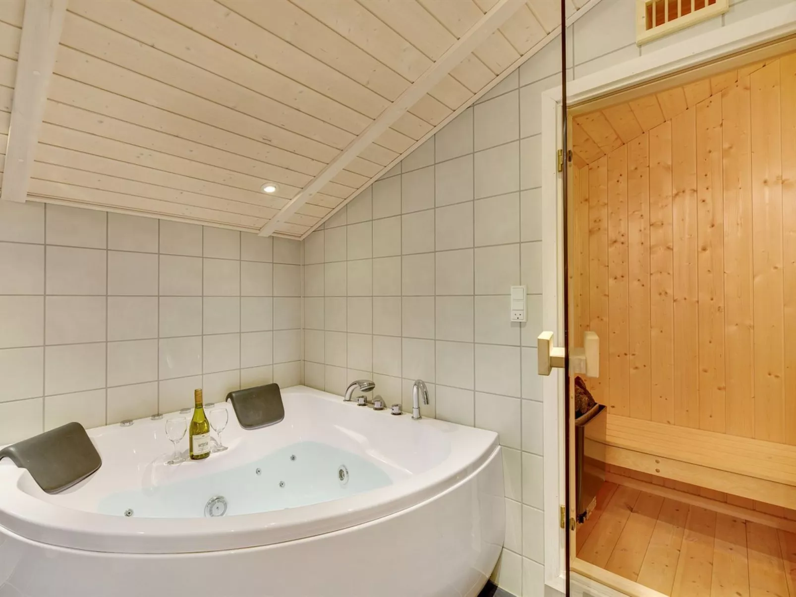 "Erza" - 500m from the sea-Drinnen