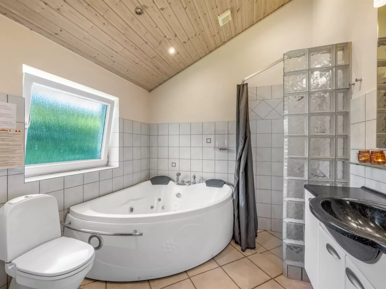 "Findus" - 1.2km to the fjord-Inside