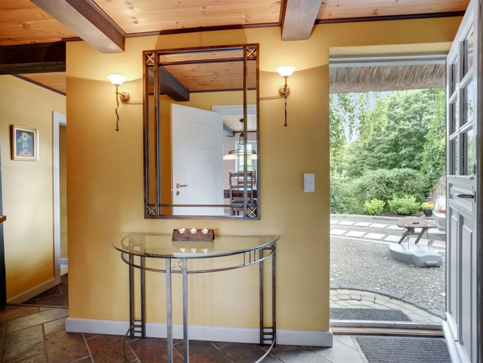 "Maileen" - 2.1km to the fjord-Dedans