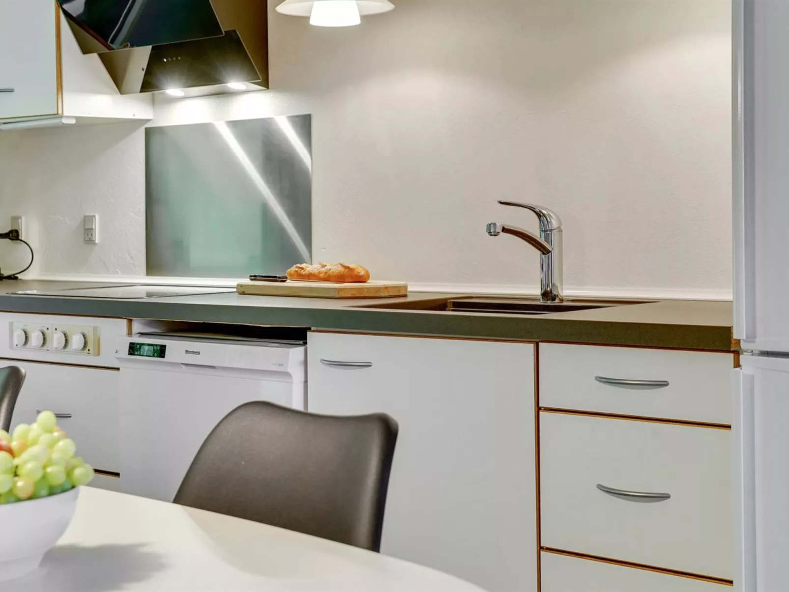 "Ephra" - 250m to the fjord-Drinnen