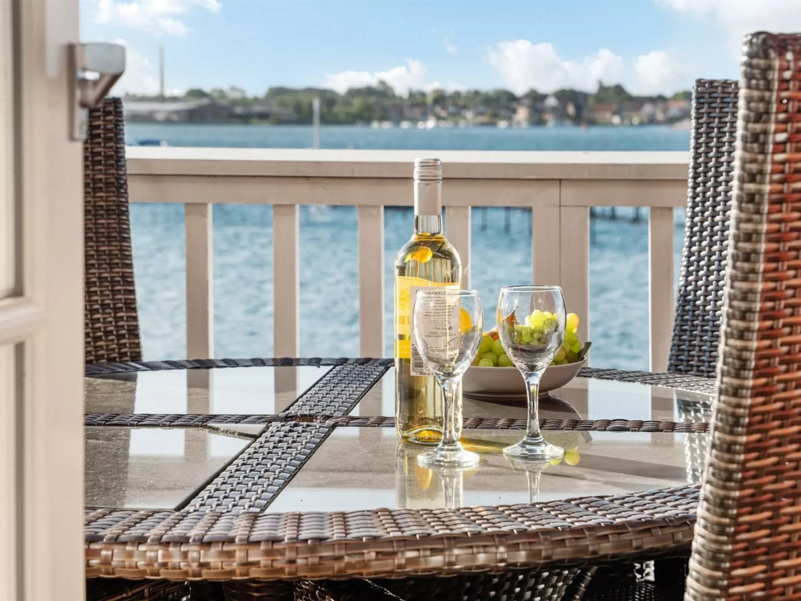 "Joar" - 5m to the fjord-Outside