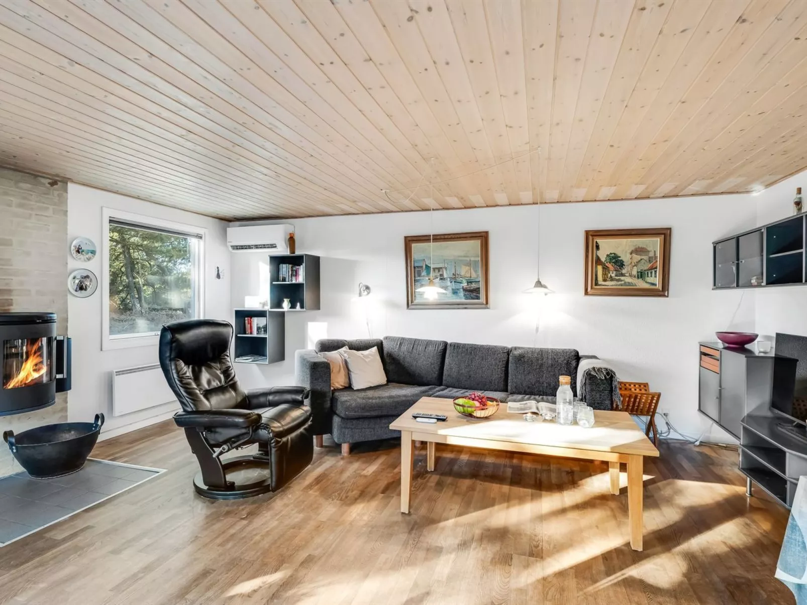 "Jula" - 800m from the sea-Inside