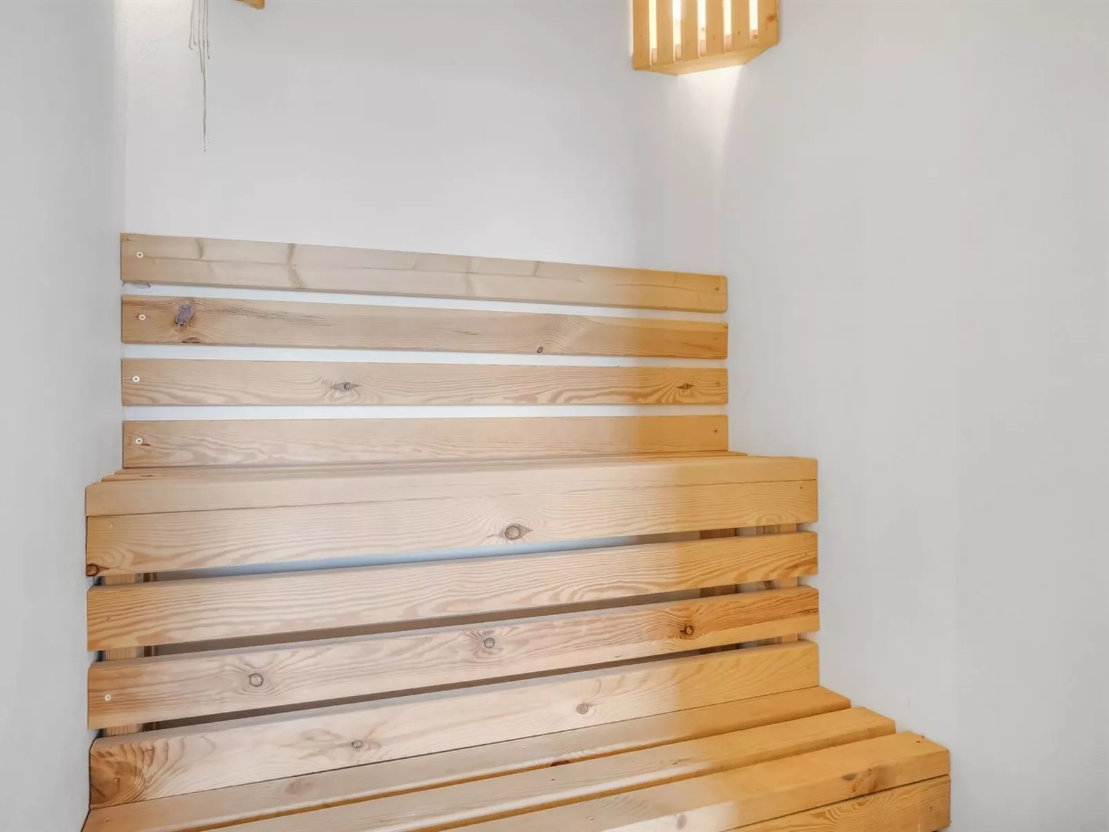 "Eloise" - 50m to the fjord-Drinnen