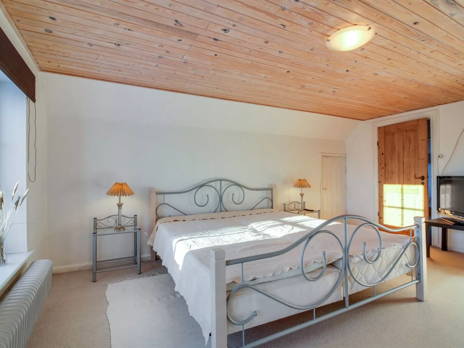 "Fraþulf" - 6km from the sea-Dedans