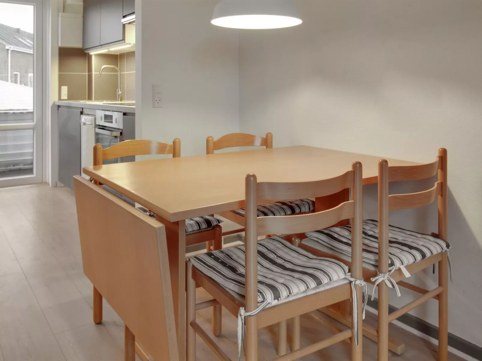 "Terje" - 2.3km from the sea-Dedans