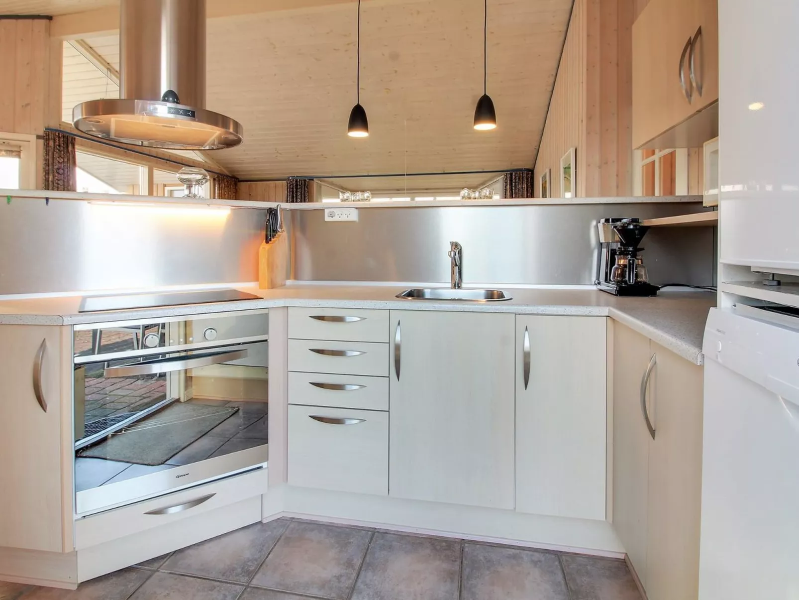 "Elsbeth" - 500m from the sea-Dedans