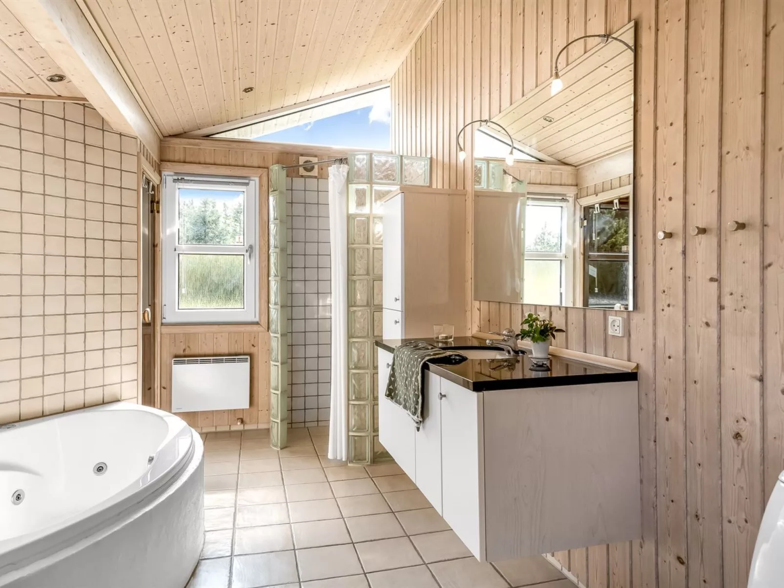 "Terho" - 1km from the sea-Drinnen