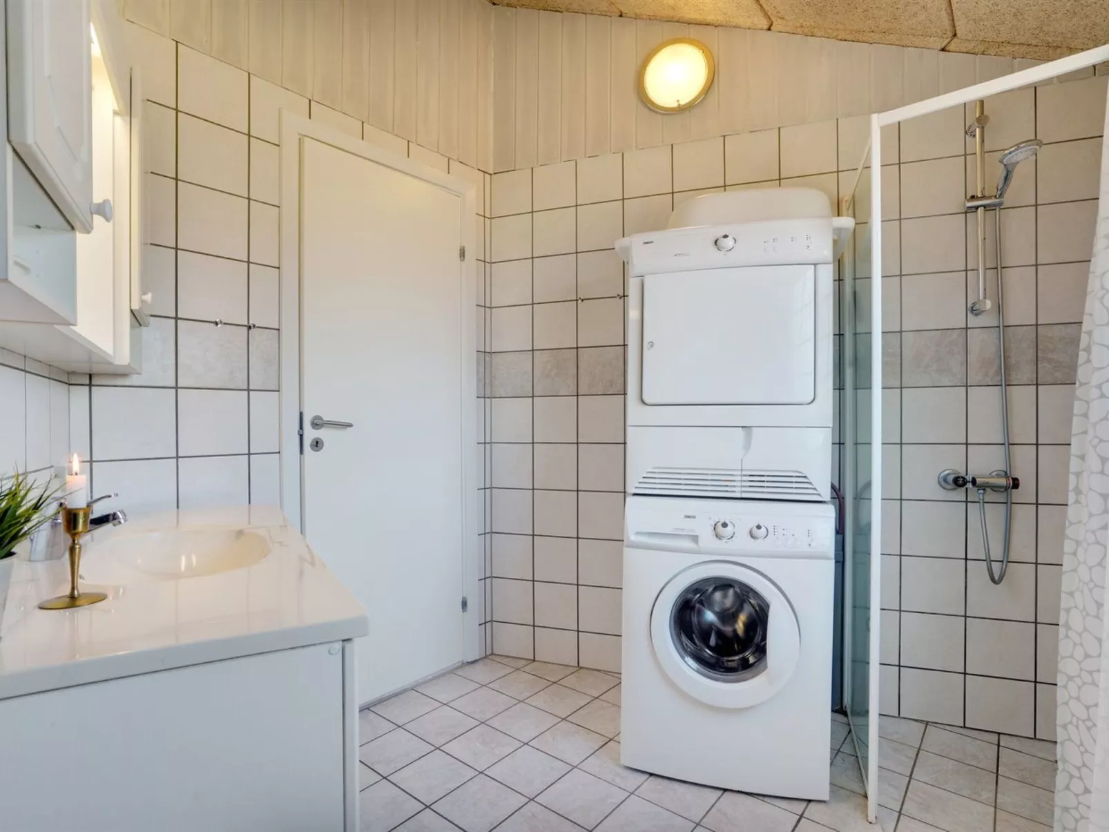 "Mariette" - 3.1km from the sea-Inside