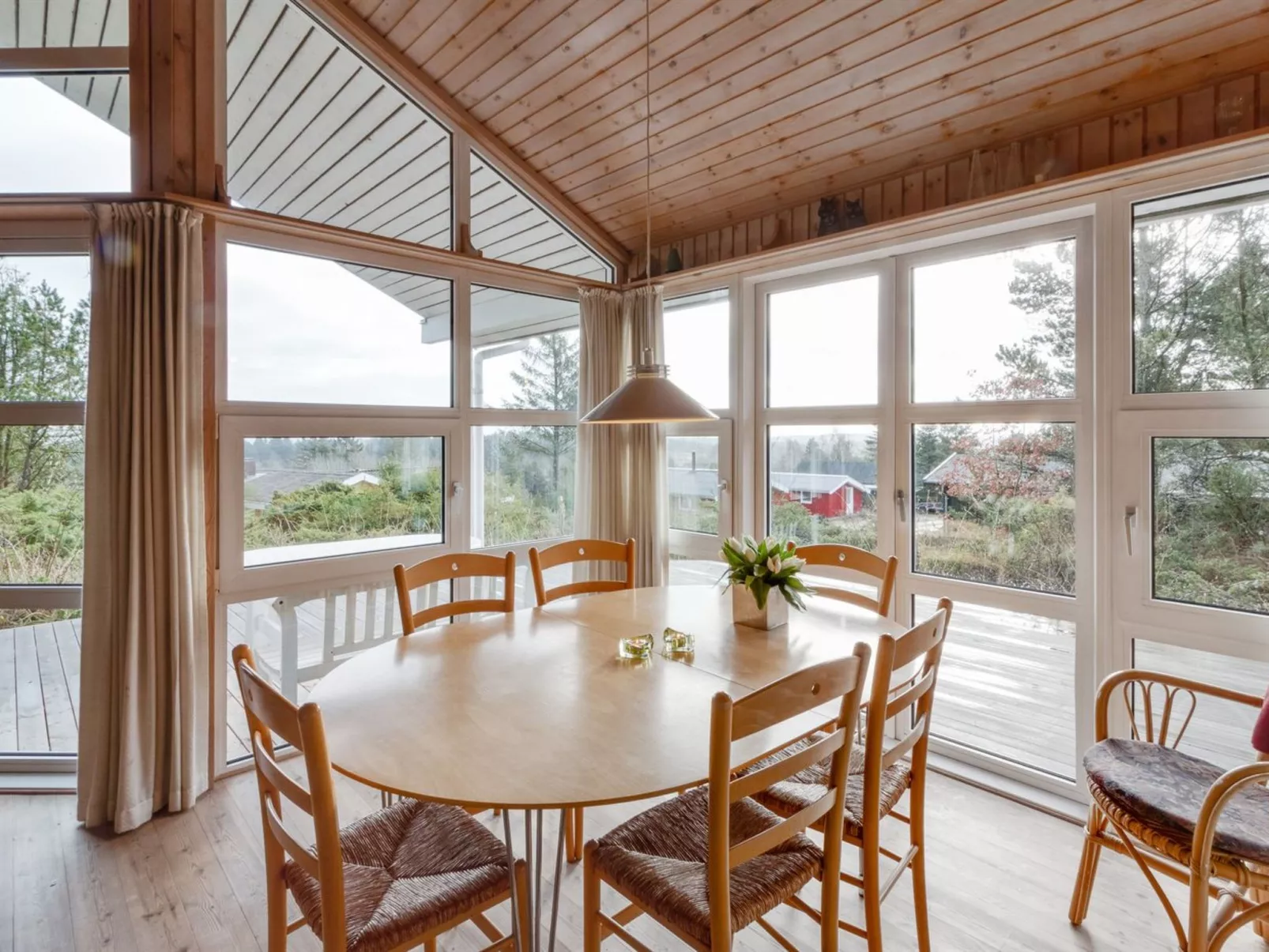 "Jaakob" - 4km from the sea-Drinnen