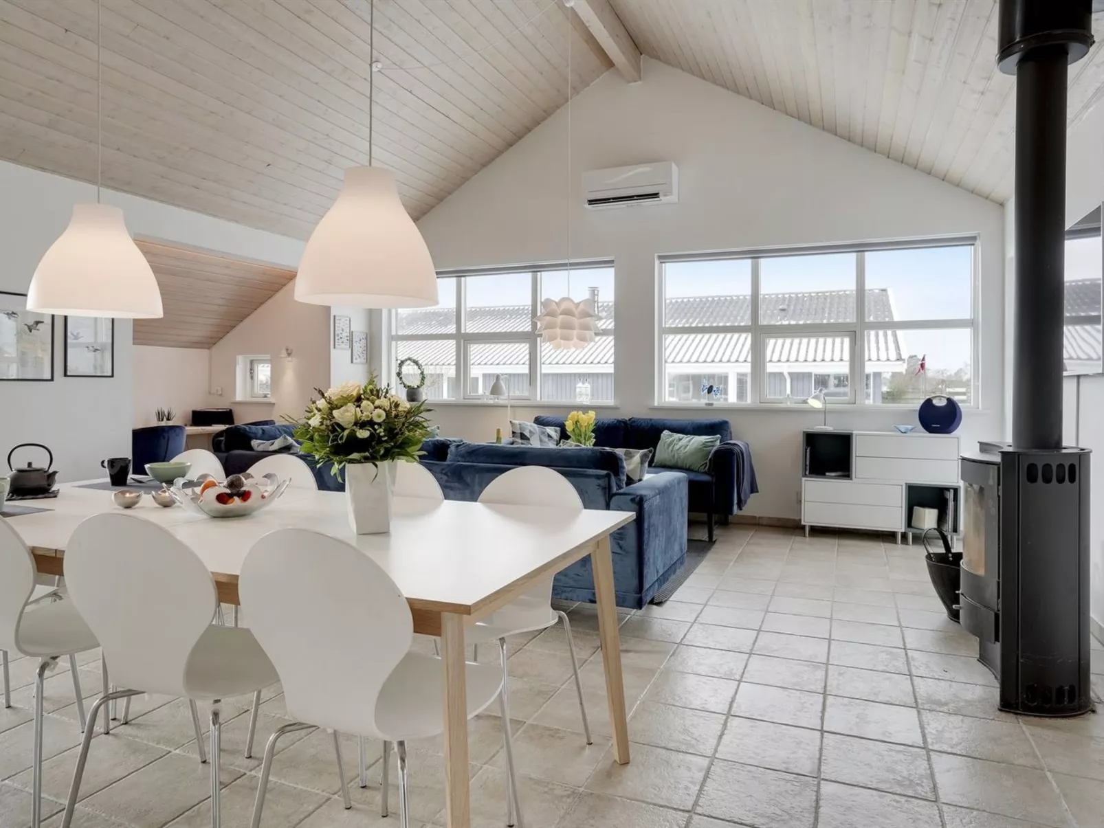 "Thorwith" - 150m from the sea-Dedans