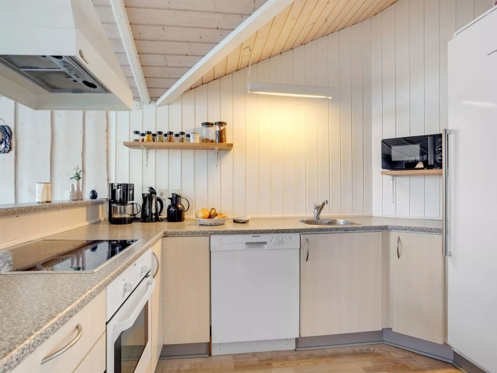 "Patrick" - 300m from the sea-Drinnen