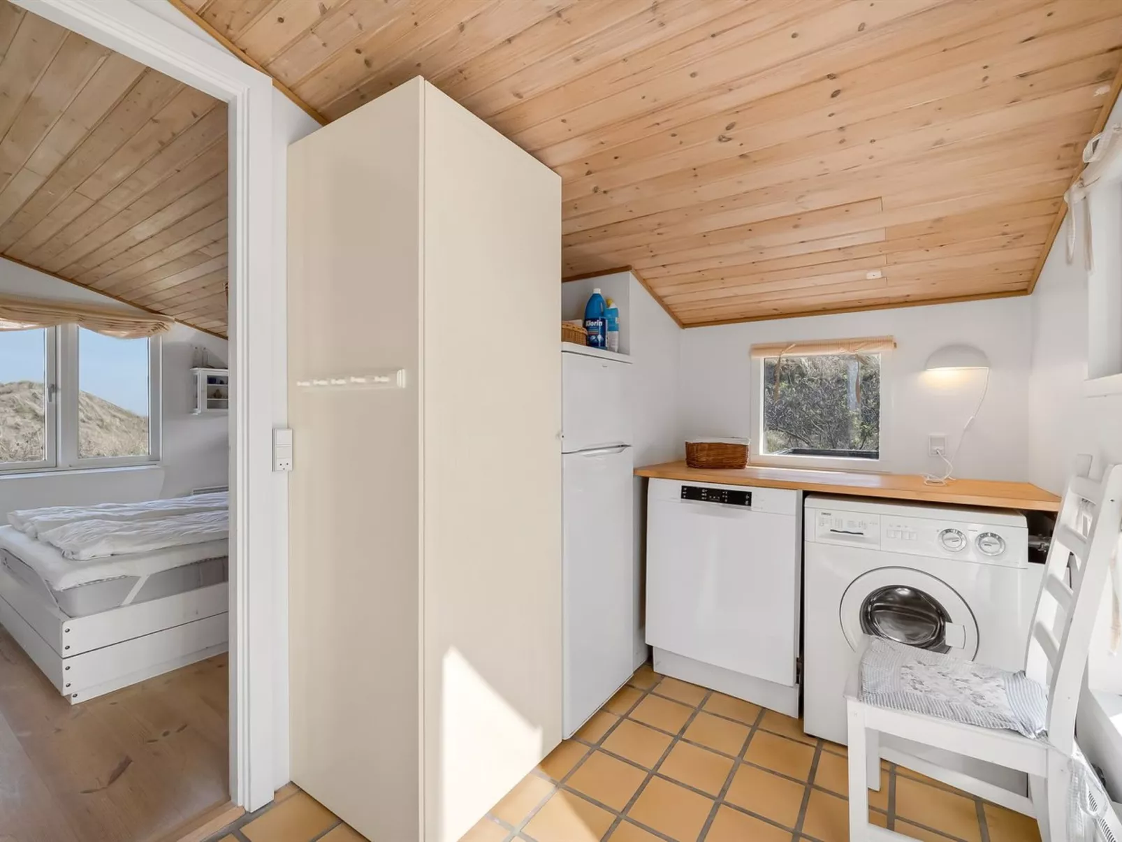 "Vina" - 200m to the fjord-Inside