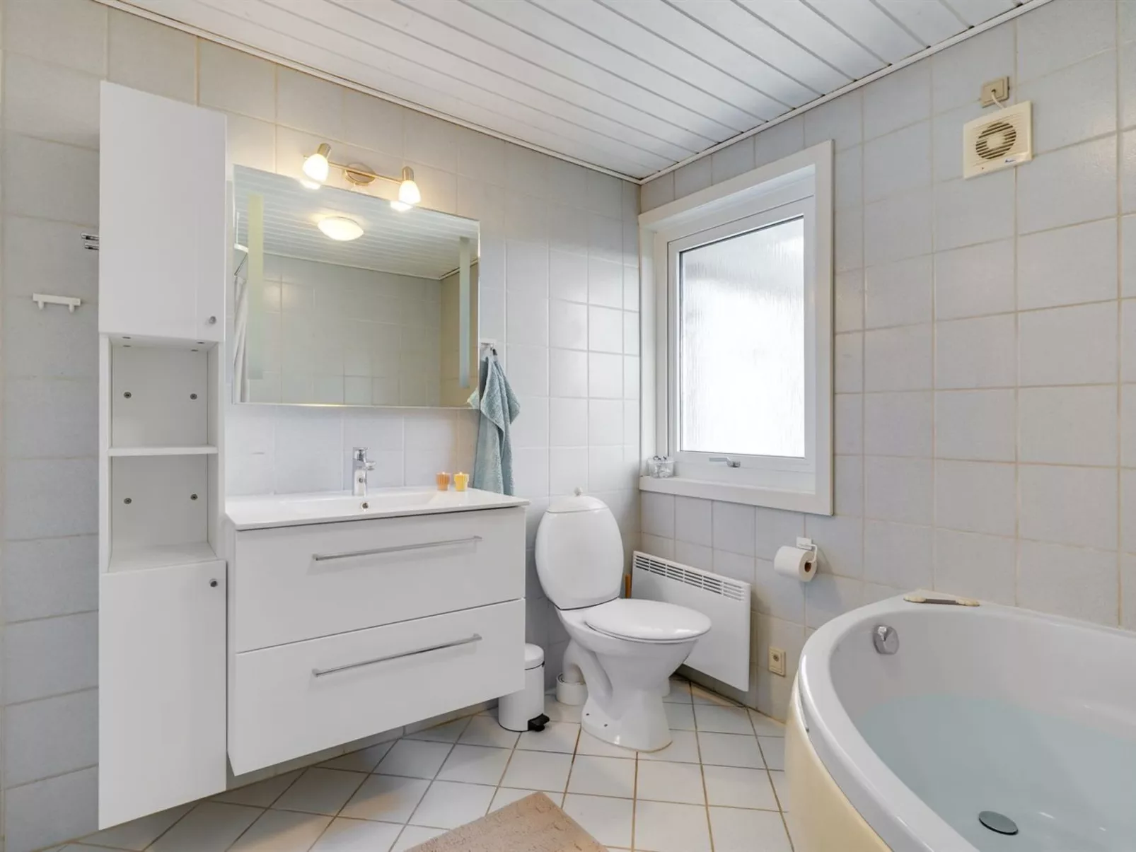 "Ozeana" -  from the sea-Dedans