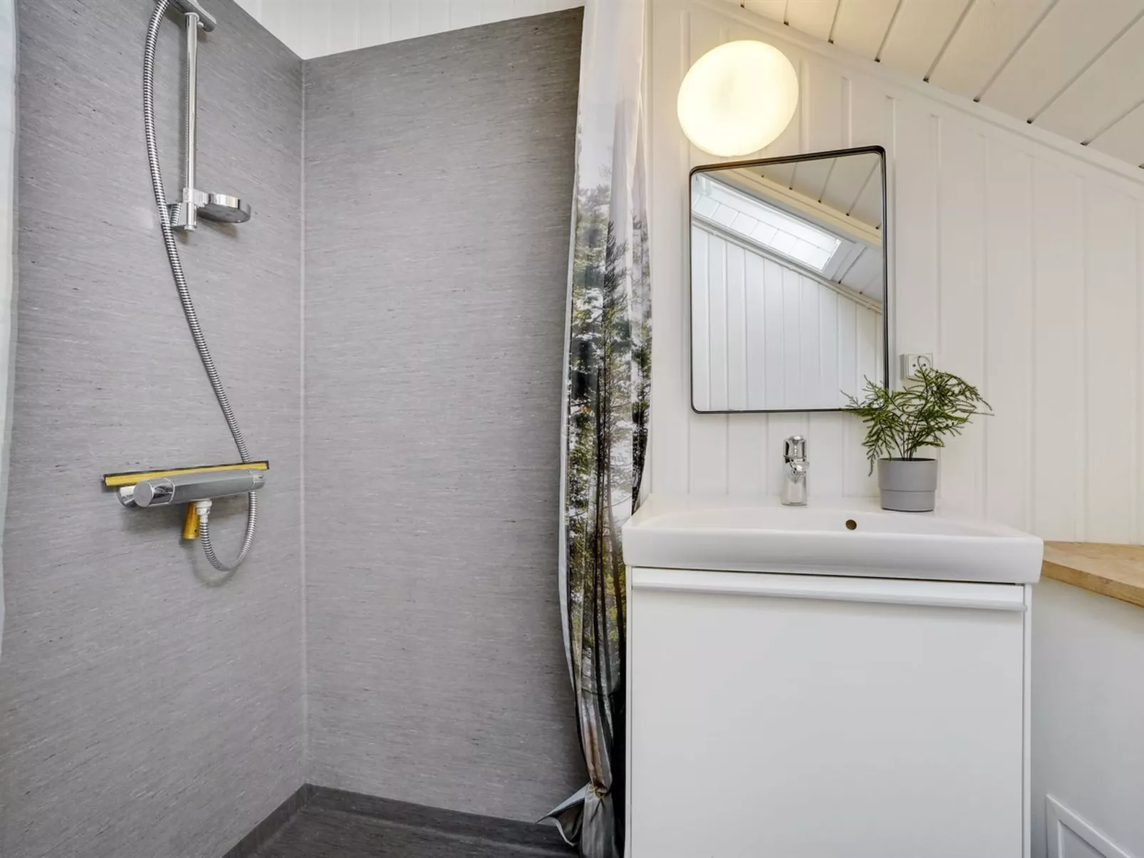 "Hjalmara" - 900m from the sea-Inside