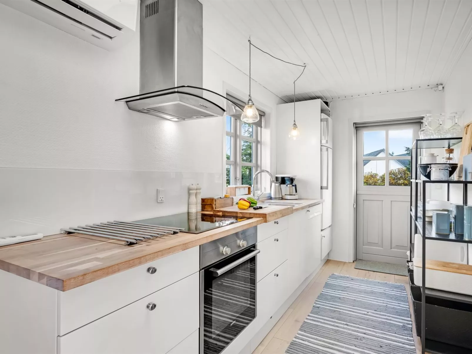 "Agni" - 800m from the sea-Dedans