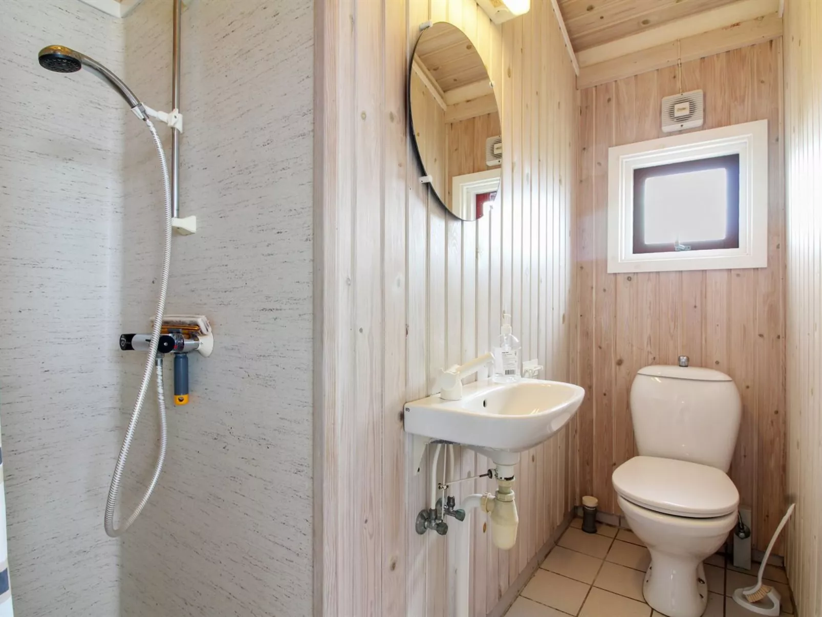 "Skrallan" - 400m from the sea-Drinnen