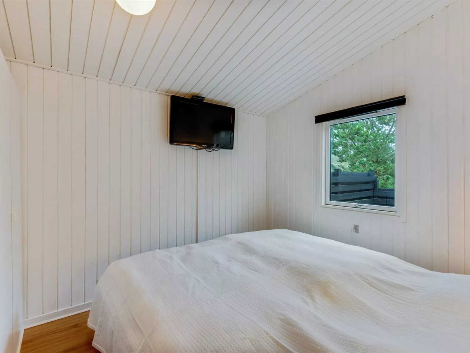 "Emeline" - 1.7km from the sea-Inside