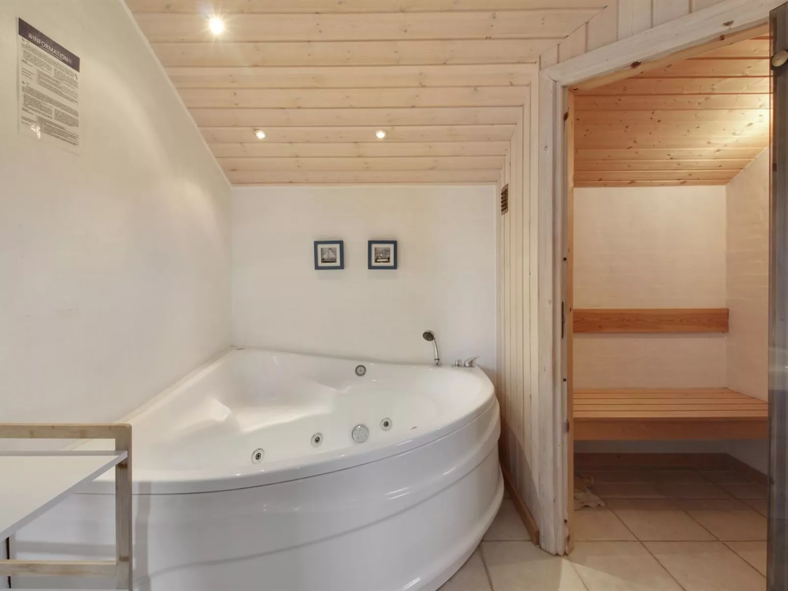 "Eyvin" - 100m from the sea-Inside