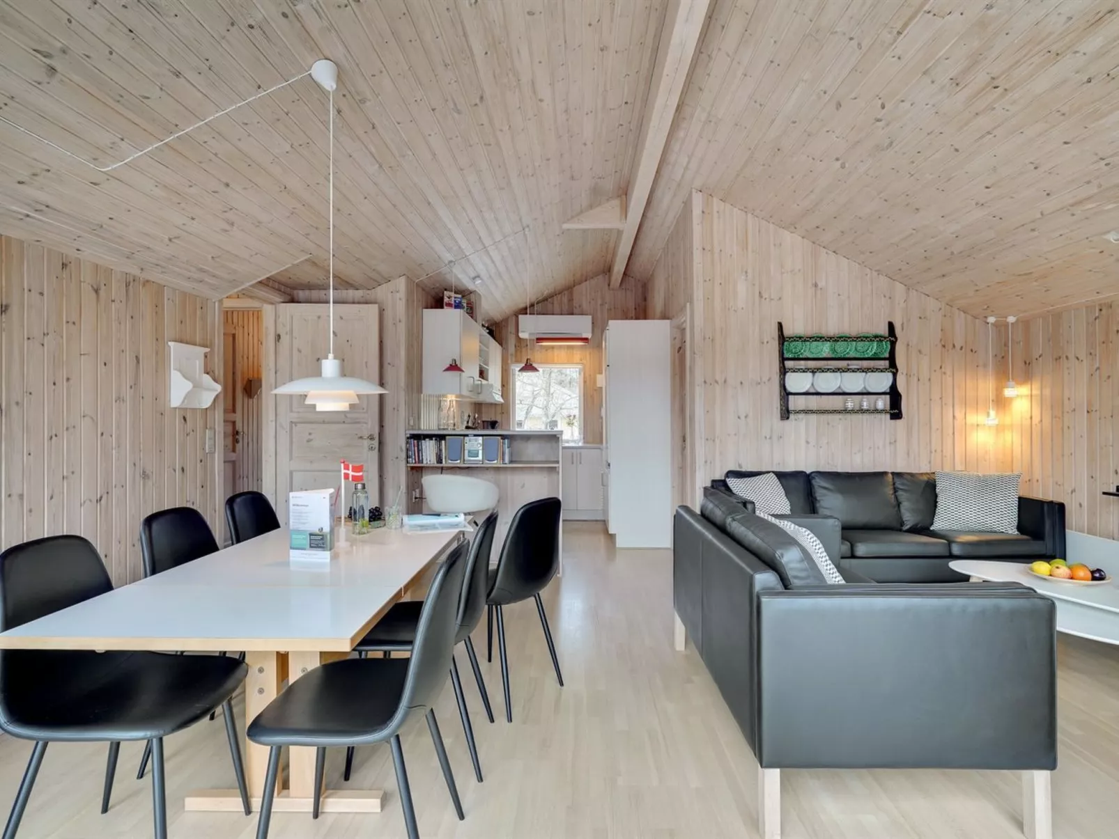 "Halla" - 200m to the fjord-Dedans