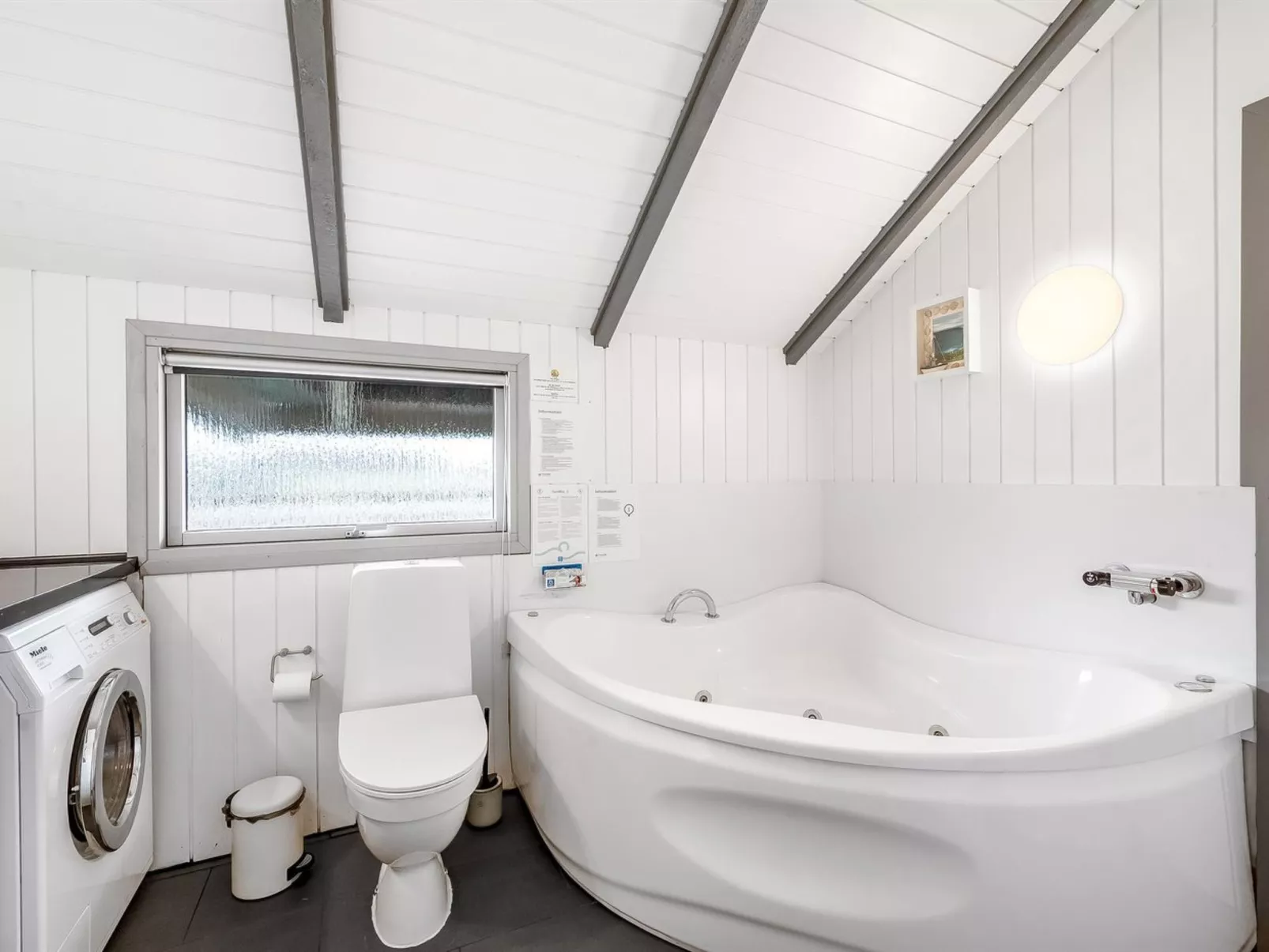 "Valia" - 400m to the fjord-Inside