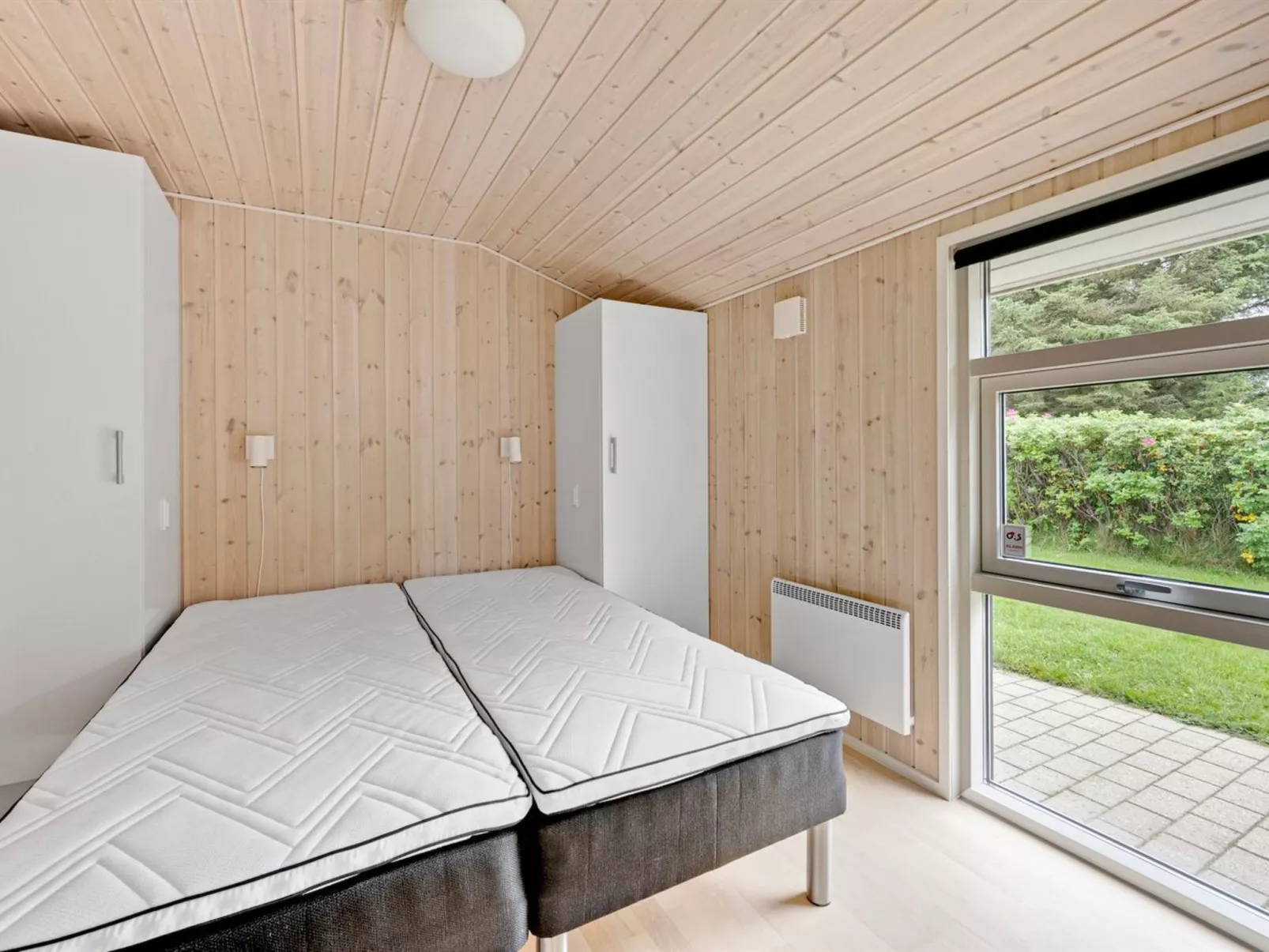 "Into" - 400m from the sea-Drinnen