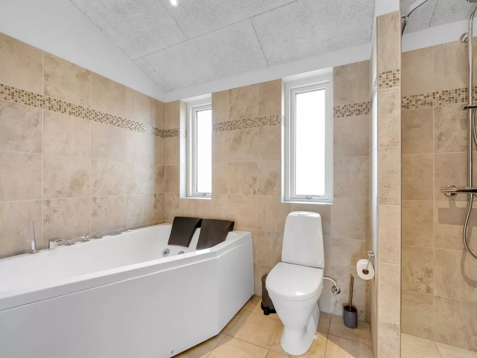 "Taja" - 300m to the fjord-Dedans