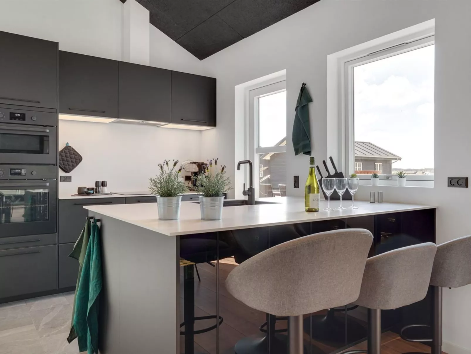 "Moreen" - 1.5km from the sea-Inside