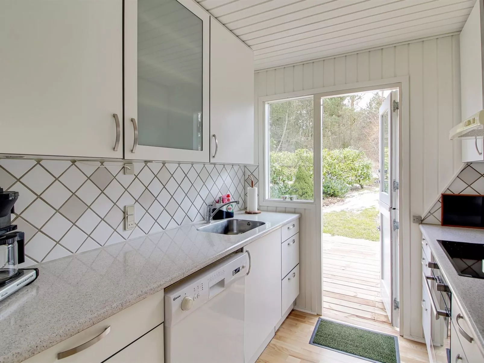 "Amai" - 1.5km from the sea-Inside