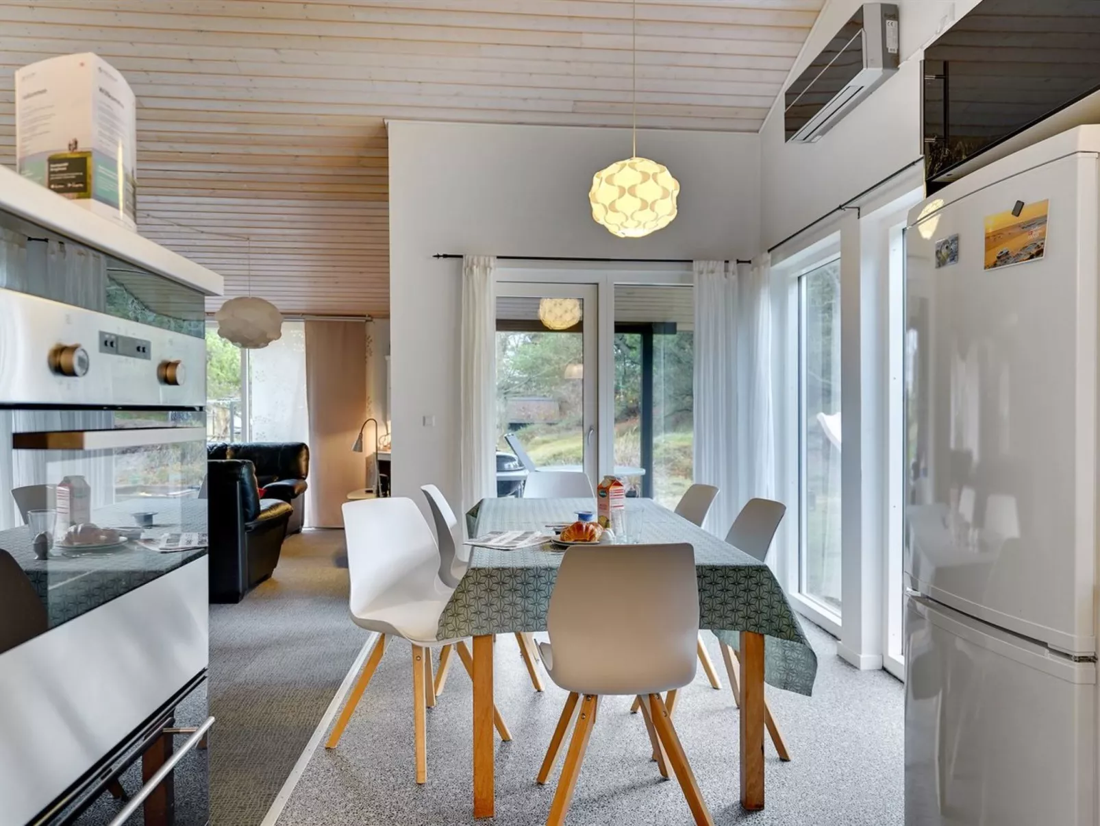 "France" - 1.1km from the sea-Drinnen