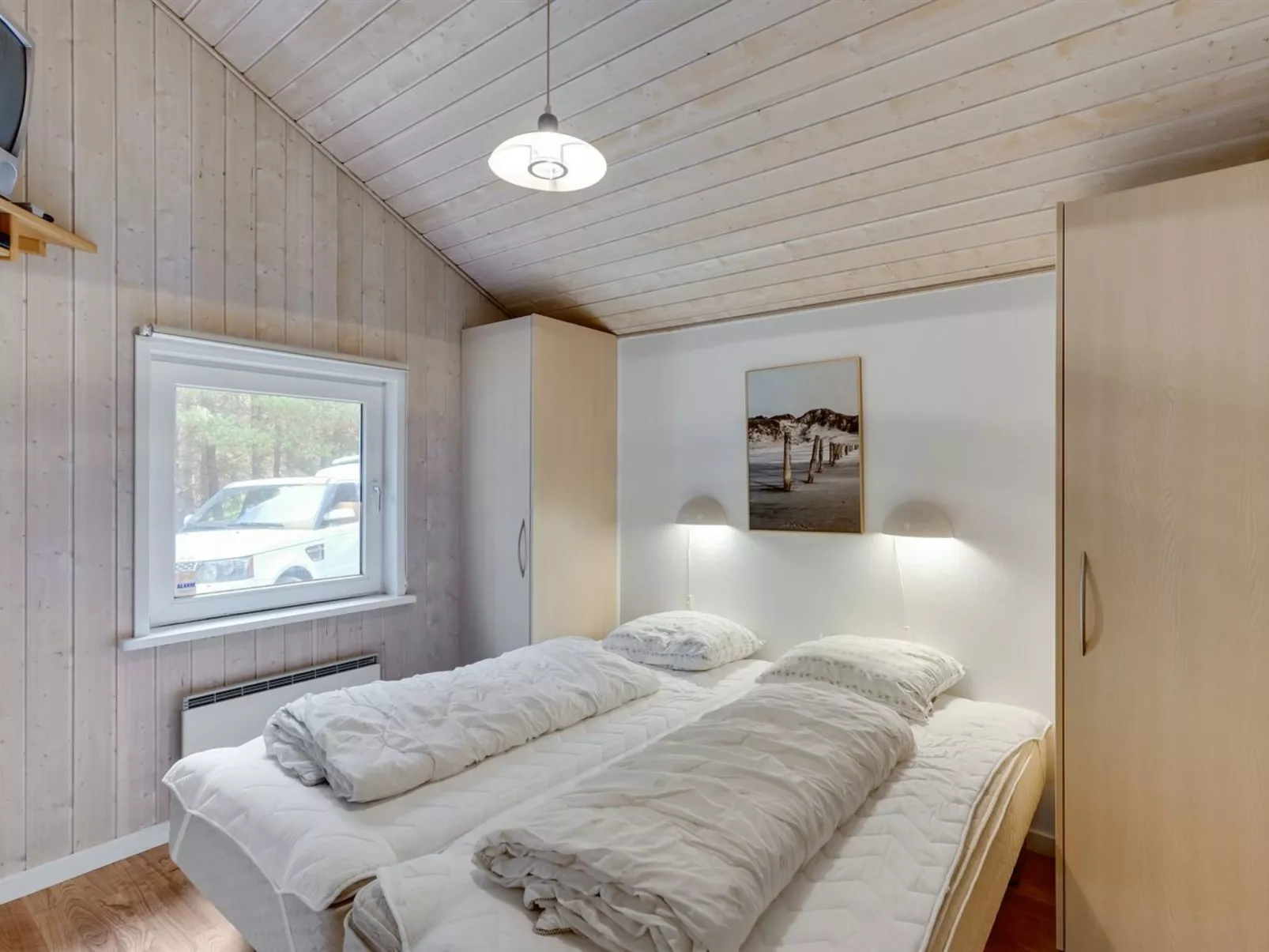 "Jul" - 900m from the sea-Dedans