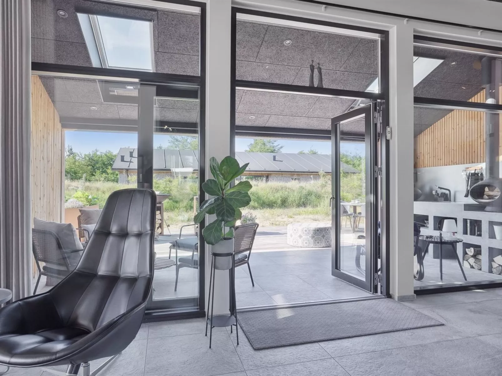 "Anderson" -  from the sea-Drinnen