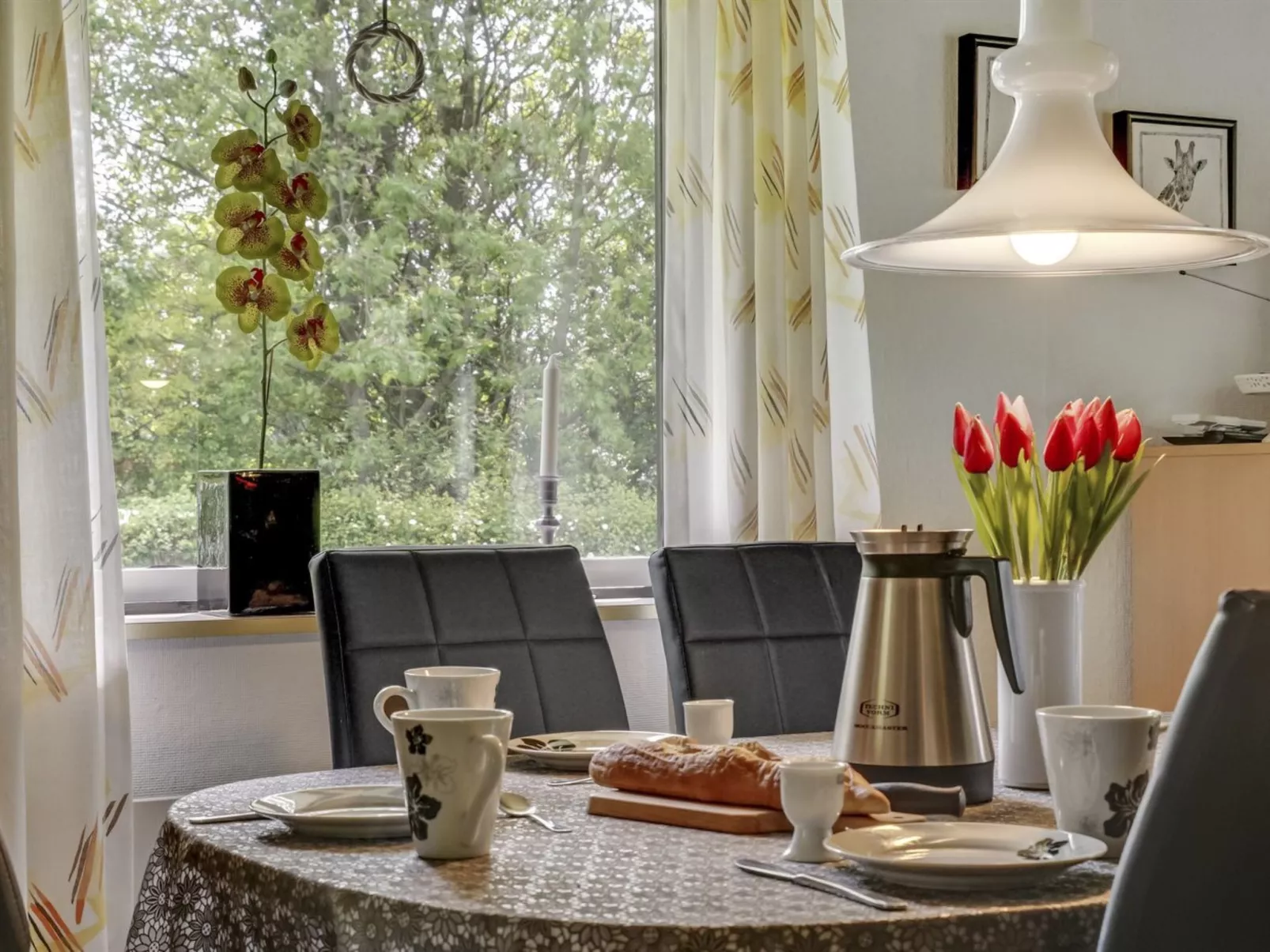 "Yak" - 350m from the sea-Drinnen