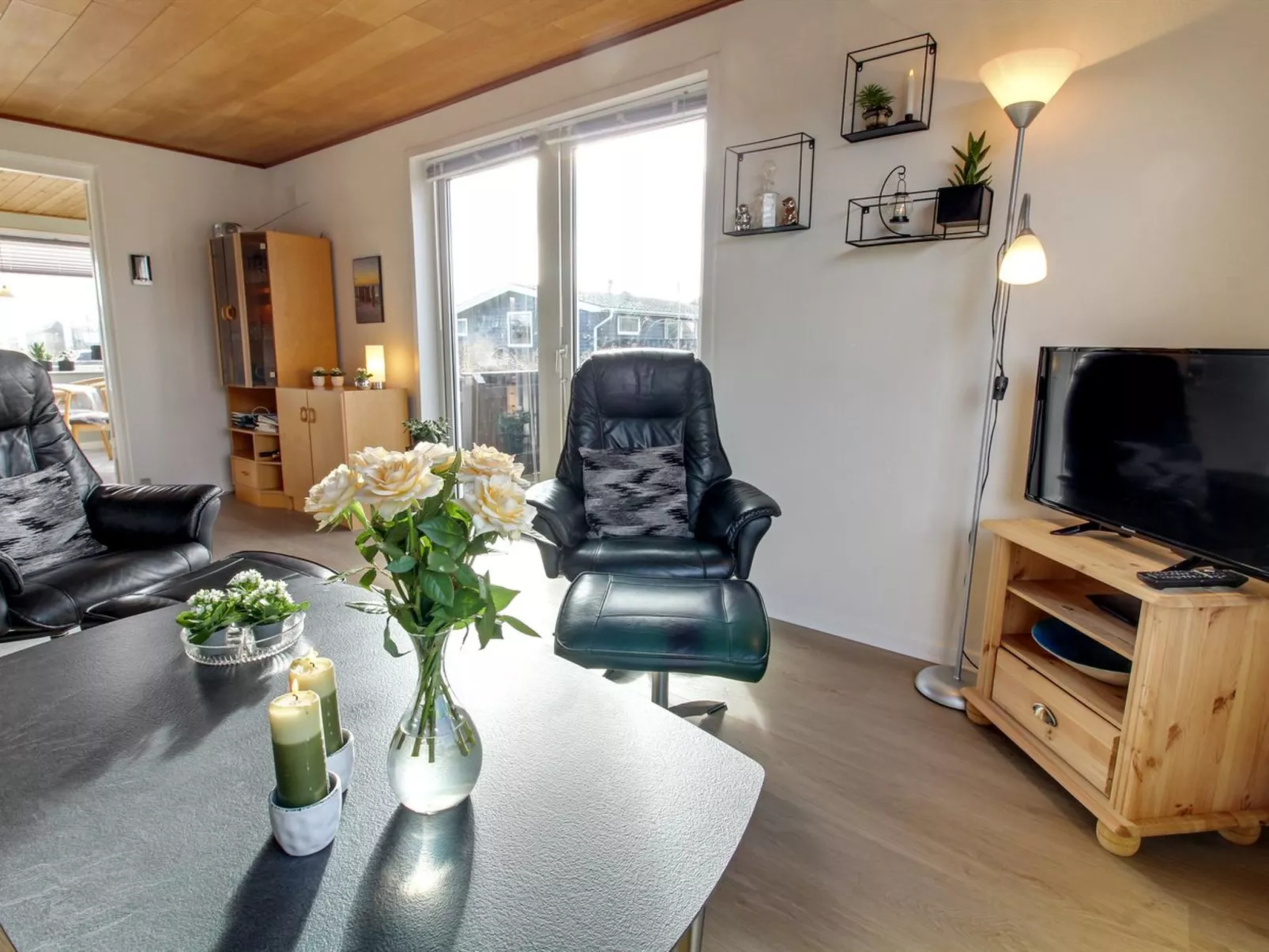 "Pupa" - 500m from the sea-Inside