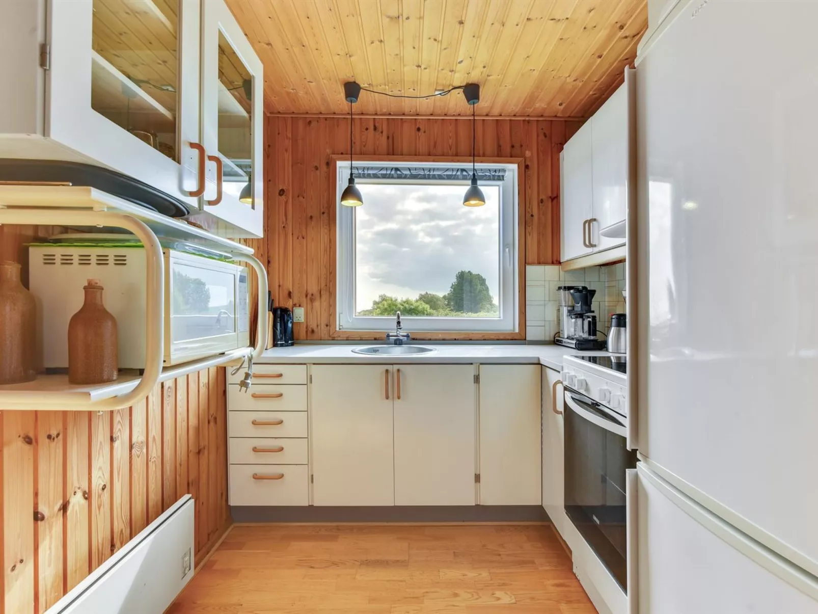 "Ellyn" - 500m from the sea-Drinnen