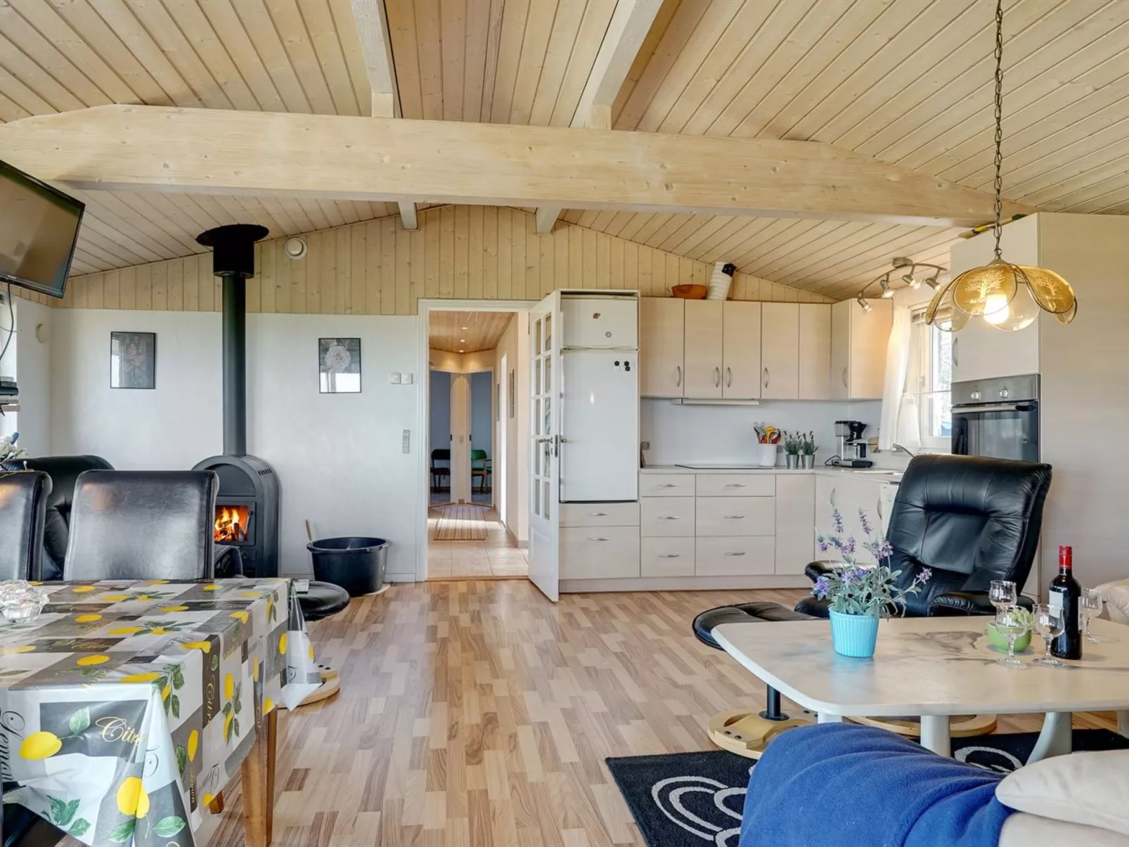 "Anselma" - 800m to the fjord - Inside