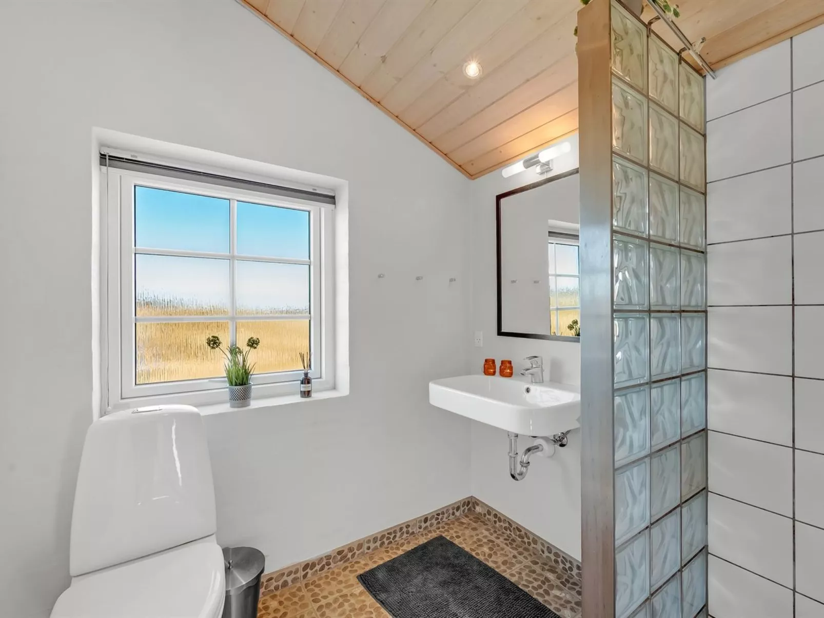 "Hærulf" - 300m from the sea-Inside