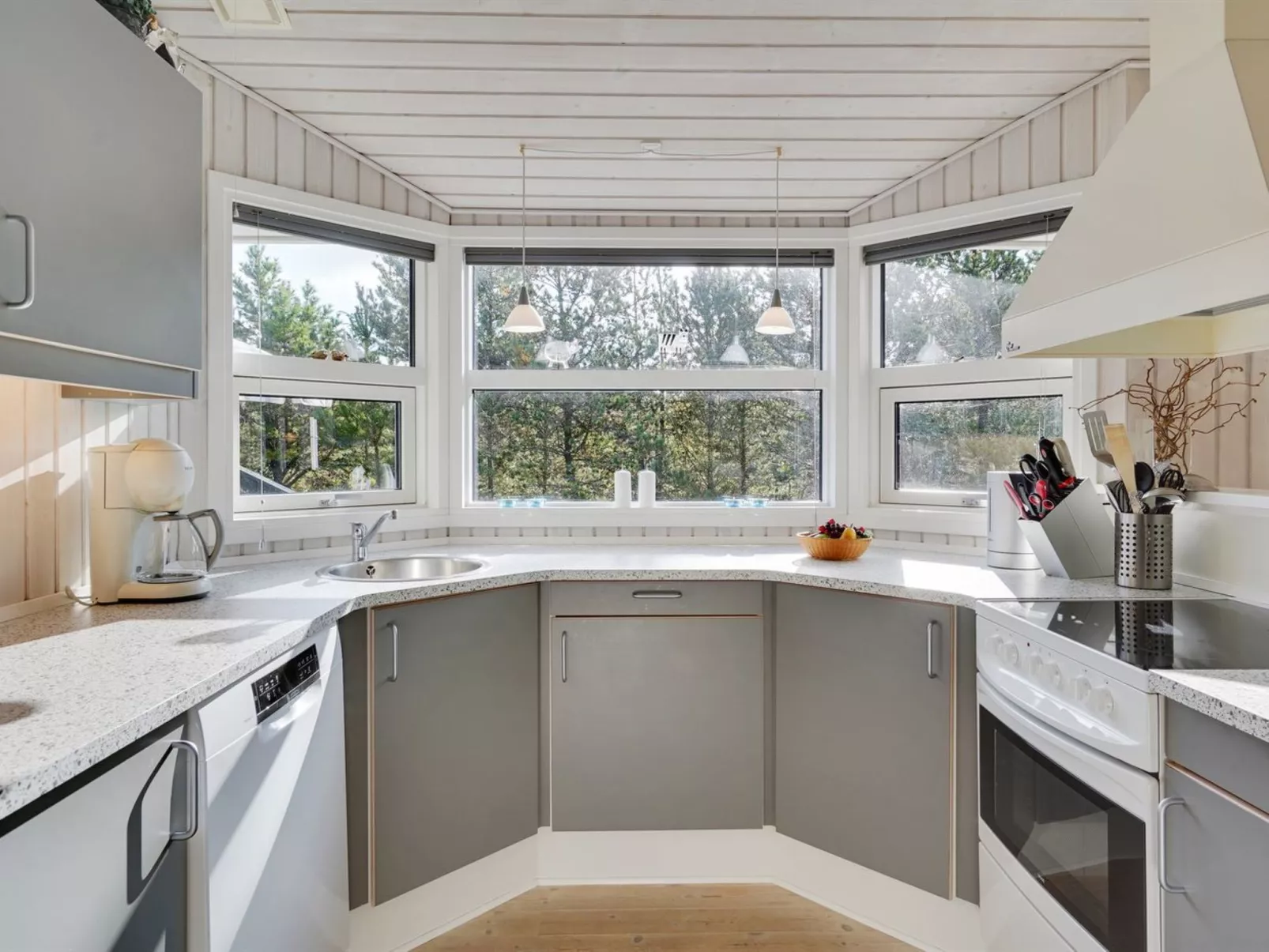 "Alethe" - 1km from the sea-Inside