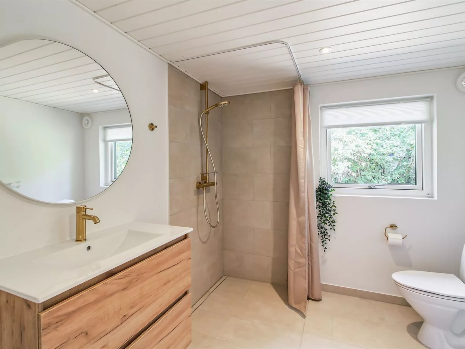 "Fot" - 7km from the sea-Inside